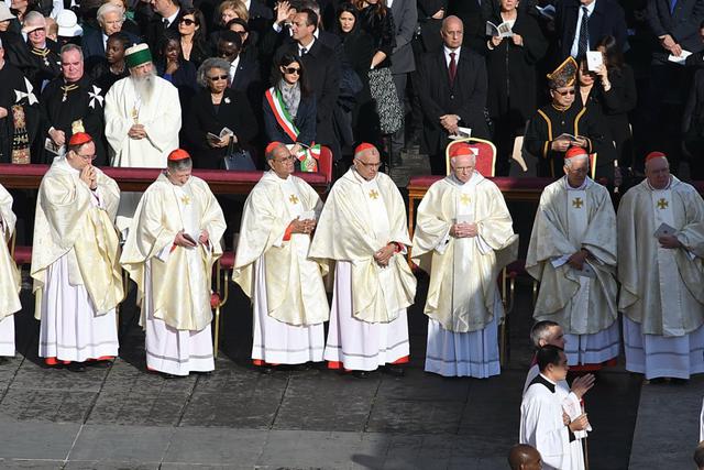 Mgr. De Kesel samen met de andere bisschoppen © SIR