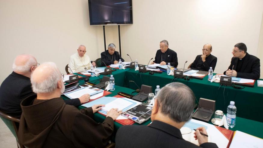 Paus Franciscus vergadert met de leden van de K9, de negenkoppige adviesraad van kardinalen © VaticanMedia