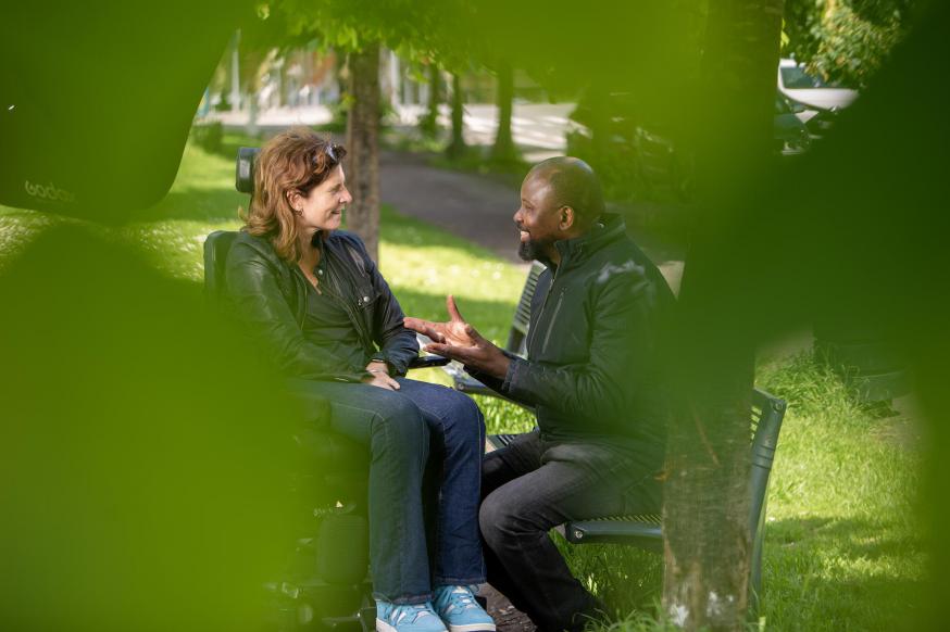 Nathalie Basteyns en Gustave Dikumueni. 'Ik vroeg me af of God wel een mirakel wil doen aan iemand met een klein geloof zoals ik, maar iedereen zei dat ik het op zijn minst kon proberen.' © Frank Bahnmüller