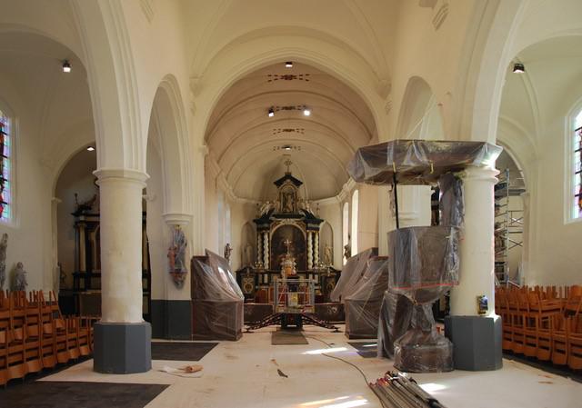 Zicht naar het hoogaltaar, foto genomen op 7 maart 2022 tijdens de werkzaamheden. © AbVB