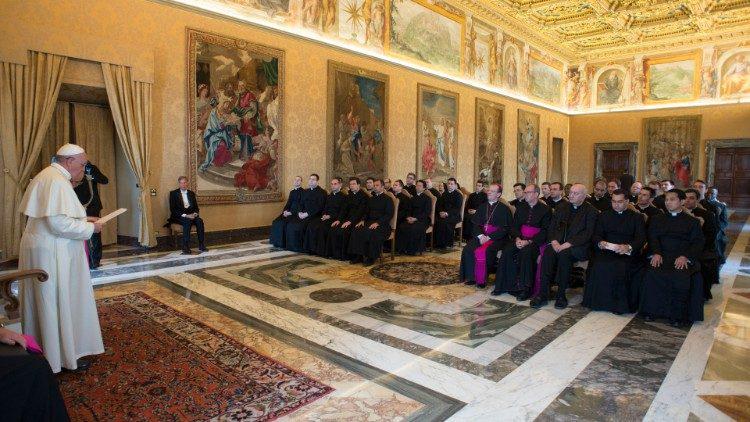 Toespraak van de paus tot de kerkelijke academie (in 2015) © Vatican Media