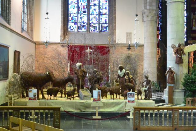 Kerststal in wilgentenen kerk Diksmuide 