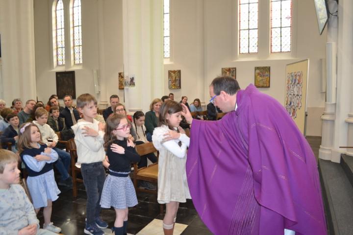 Naamopgaveviering eerstecommunicanten 