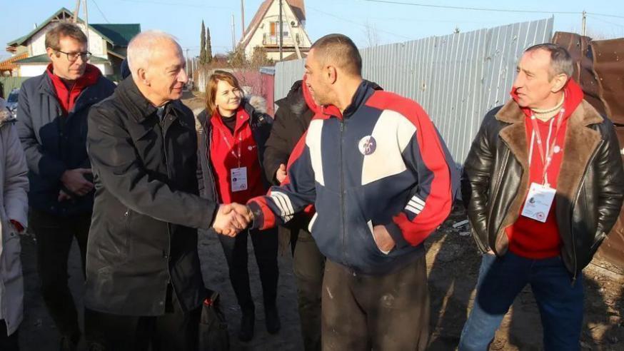 Michael Landau op solidariteitsbezoek in Oekraïne, met Jean-Yves Terlinde linksachter © Caritas Europa