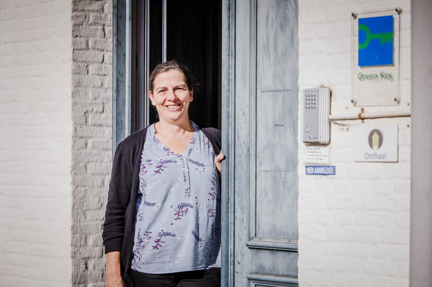 Leen Bollen is blij met de bekroning van de inzet met het GreenKey label © Hof Zevenbergen