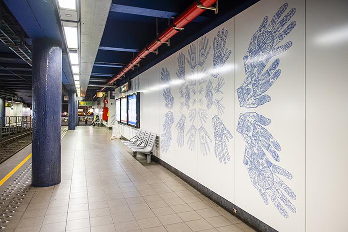 Handen van de hoop. Metrostation Lemonier © MIVB