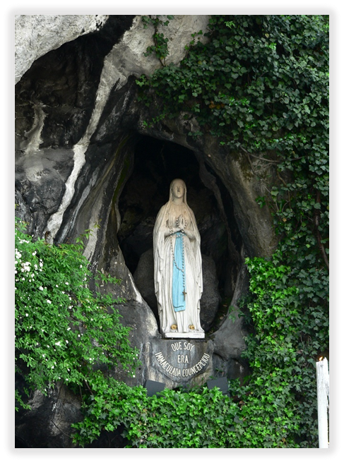 Lourdes... bijna onderweg © Mariette Dhondt
