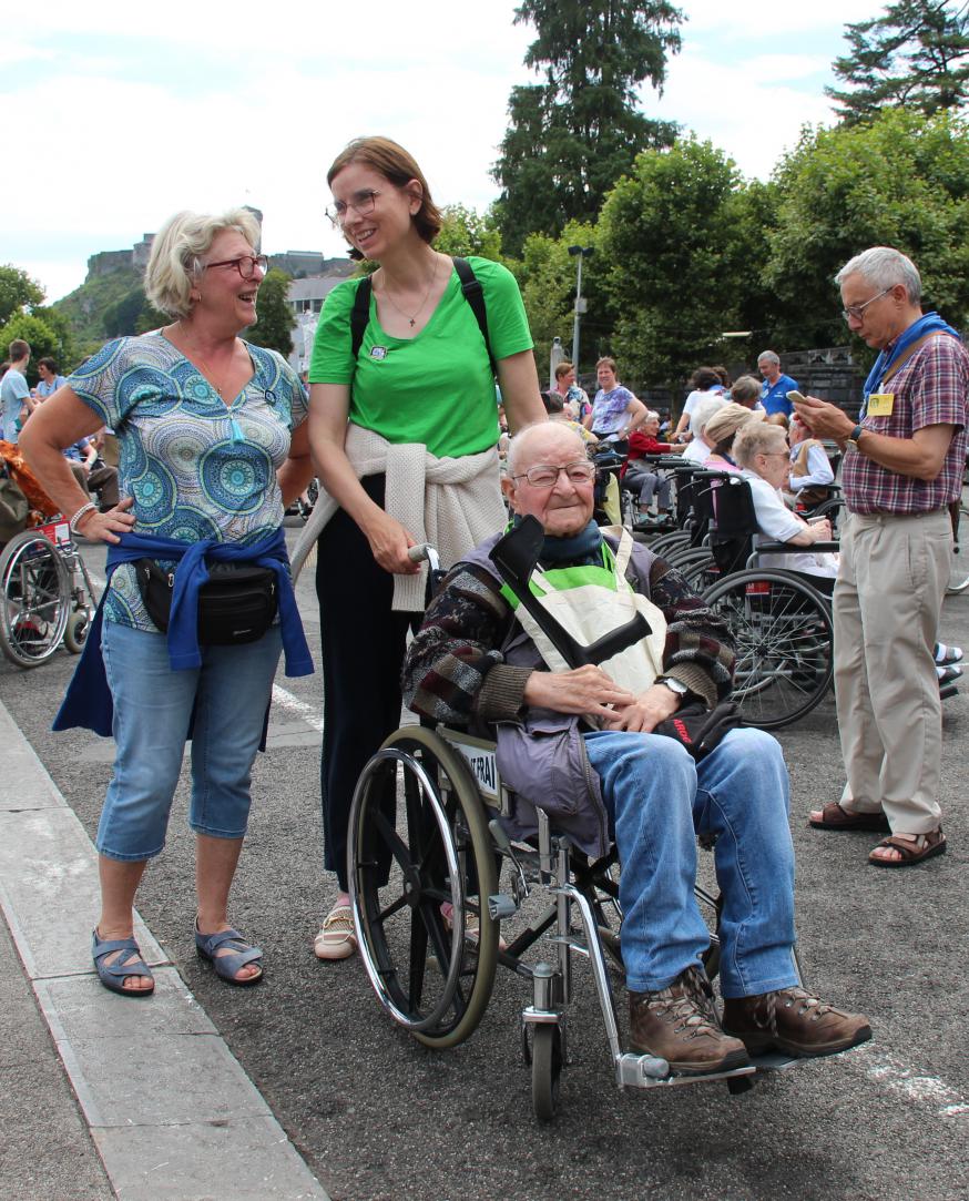 Lucrèce en Conny op stap met Gustaaf 
