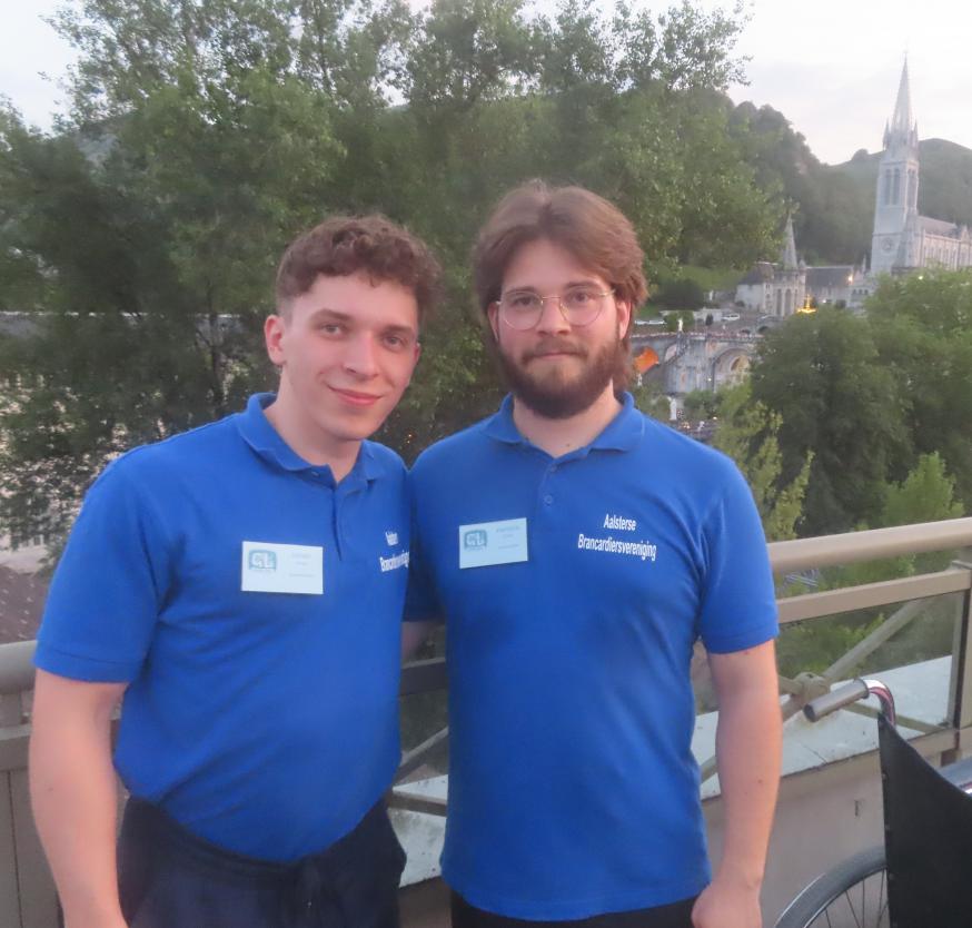 Johan en Jacob, 2 broers als brancardiers voor de zieken 