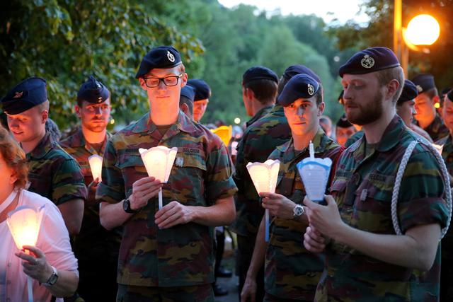 Belgische militairen tijdens de kaarsjesprocessie © Katholieke aalmoezeniersdienst 
