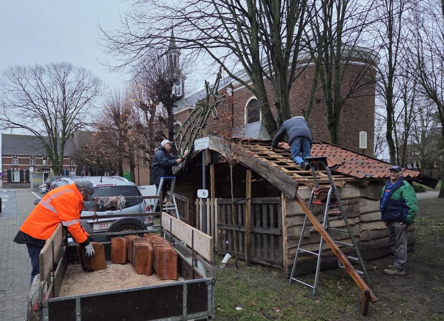 Meerdonk: kerststal afbreken 