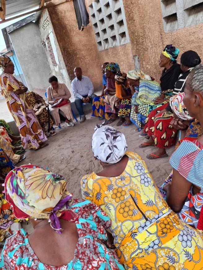 Vergadering vrouwen Saint-Robert in Kinshasa - La Plaza 