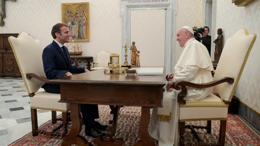 President Emmanuel Macron met paus Franciscus © Vatican Media