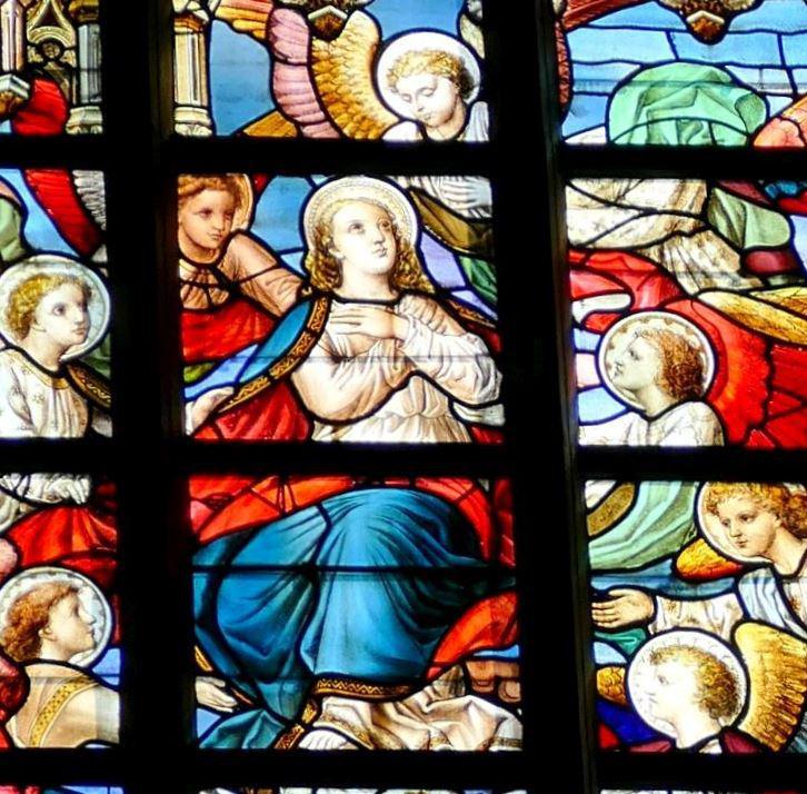 Detail van een glasraam in de Onze-Lieve-Vrouwekerk te Alsemberg. © Hugo Casaer
