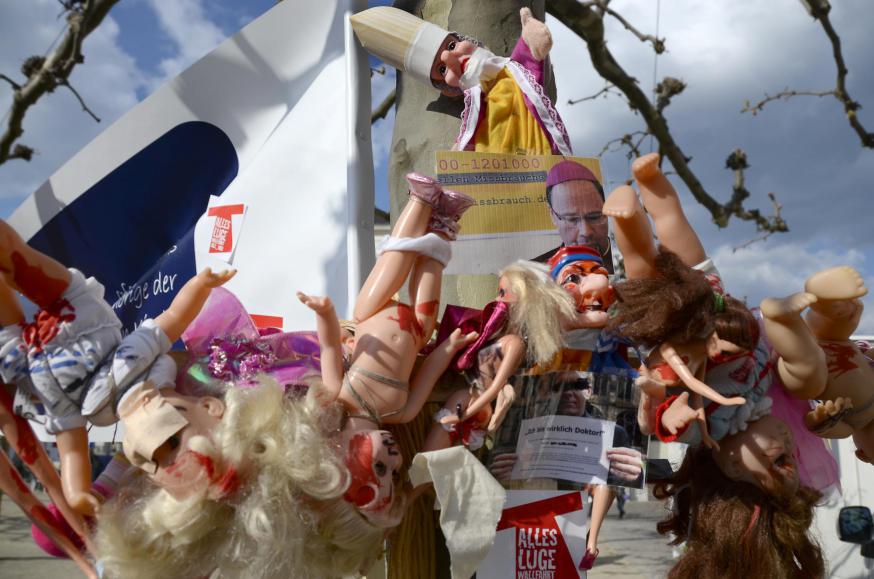 Een protestactie in Trier toont de verontwaardiging over het seksueel misbruik en het toedekken ervan © Mâitrise Een protestactie in Trier toont de verontwaardiging over het seksueel misbruik en het toedekken ervan © Mâitrise