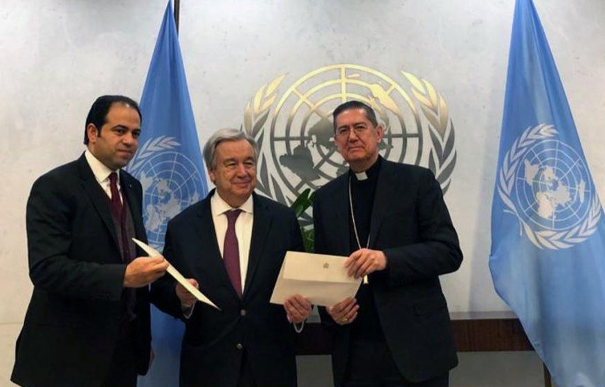 Mohammed Abd al-Salam, VN-secretaris-generaal Antonio Guterres en kardinaal Ayuso Guixot © VaticanNews Mohammed Abd al-Salam, VN-secretaris-generaal Antonio Guterres en kardinaal Ayuso Guixot © VaticanNews