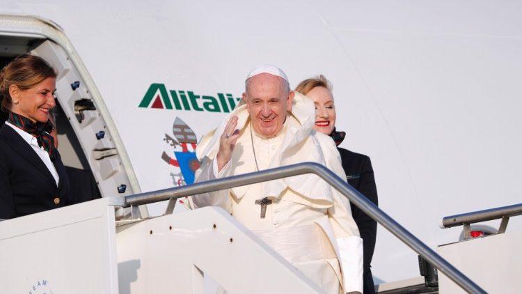 Paus Franciscus tijdens het vertrek naar Mozambique © Vatican Media