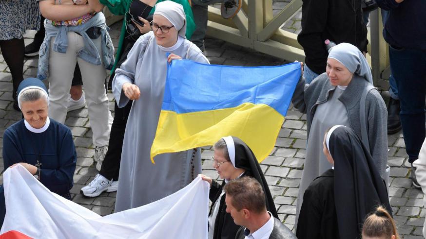 Zusters uit Oekraïne op het Sint-Pietersplein © Vatican Media