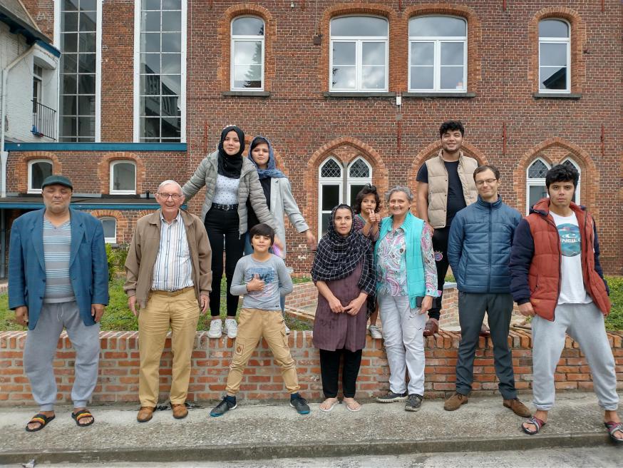 De Omarmers in Tielt met het gezin dat ze opvingen 