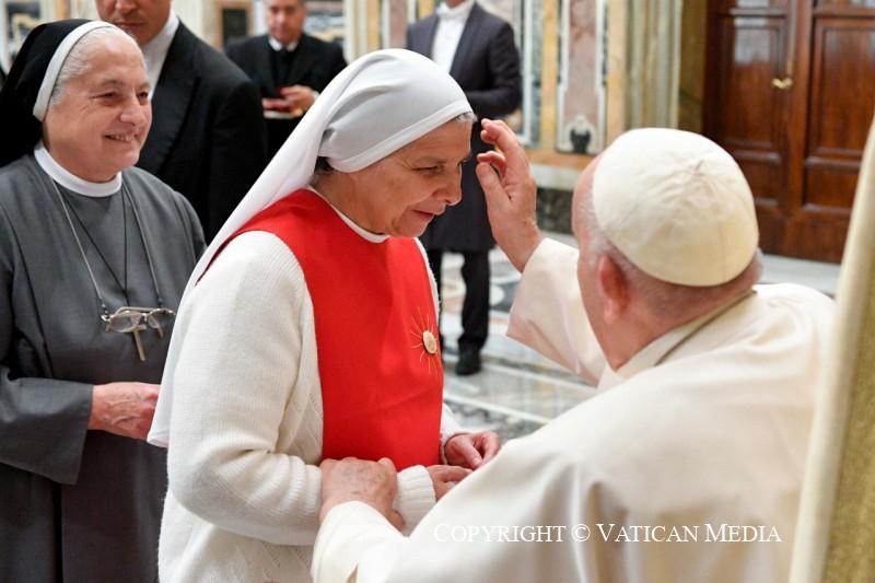 Franciscus sprak de zusters met een mooie toespraak moed in © Vatican Media