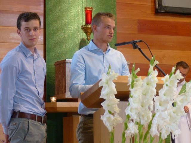 Jules en Lucas brachten een getuigenis tijdens de homilie. 