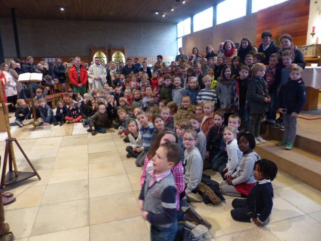 Heel wat gezinnen kwamen op witte donderdag naar de kerk van Vichte voor de kindvriendelijke dienst van het laatste avondmaal. 