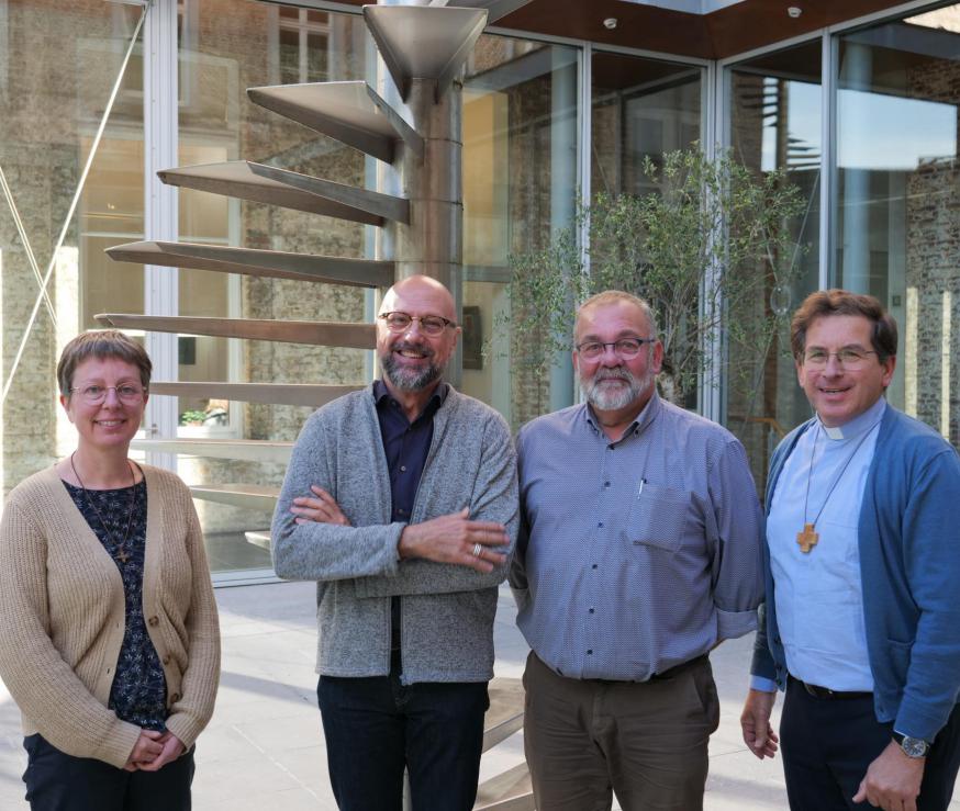 Verantwoordelijken aanspreekpunt "Homoseksualiteit en geloof", Nathalie Verstraete (bisschoppelijk gedelegeerde gezinspastoraal), Willy Bombeek (interdiocesaan coördinator), Luc Boudens (diocesaan contactpersoon), bisschop Lode Aerts 