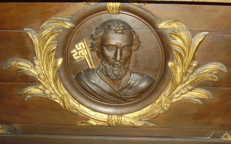 Bas-reliëf van de H.Petrus op een zijaltaar in de H. Genesiuskerk van Sint-Genesius-Rode © lw