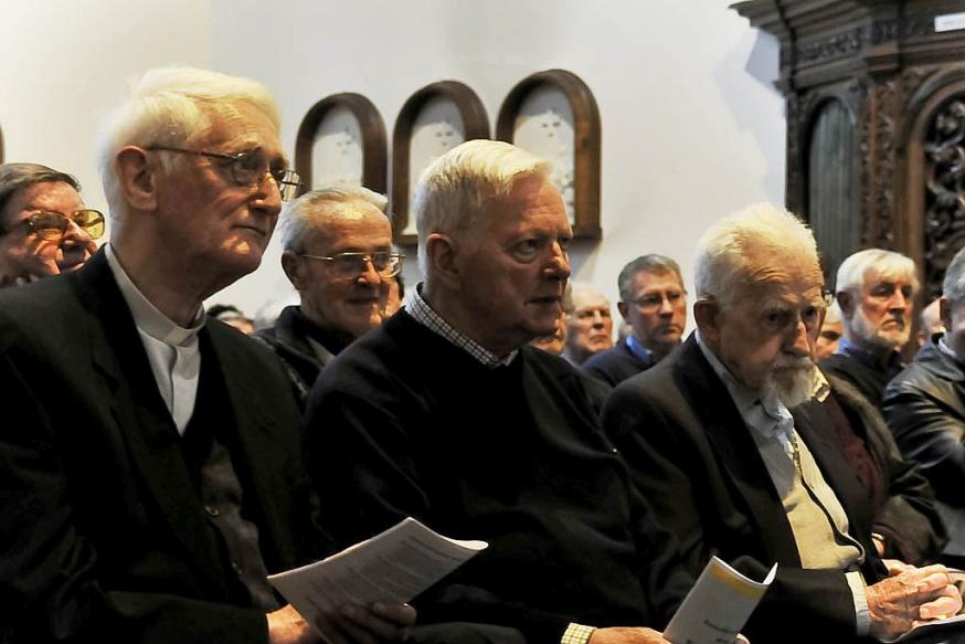 Tijdens een symposium samen met bisschop Paul Van den Berghe en missiebisschop Jan Van Cauwelaert © Philippe Keulemans