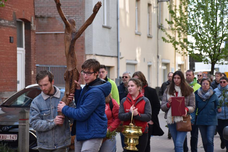 Palmzondag start buiten © parochie Onze-Lieve-Vrouw (Roeselare)