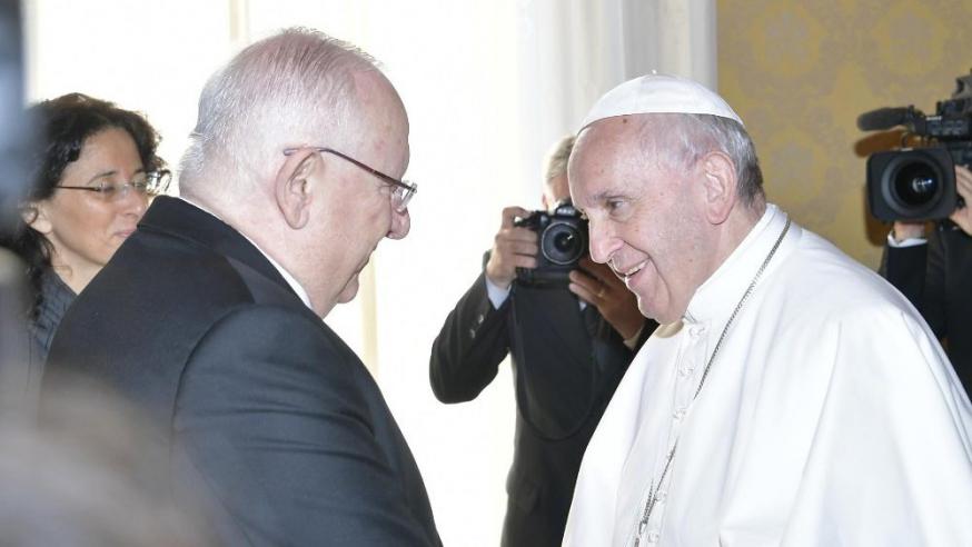 Paus Franciscus ontmoet Reuven Rivlin, de president van Israël, in audiëntie © Vatican Media Paus Franciscus ontmoet Reuven Rivlin, de president van Israël, in audiëntie © Vatican Media