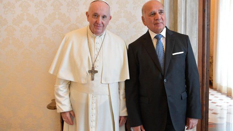 Paus Franciscus en Fuad Hussein, minister van Buitenlandse Zaken van Irak  © VaticanMedia