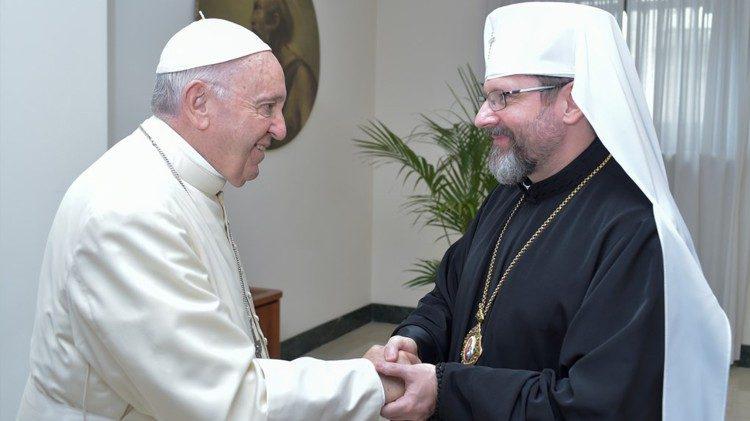 Paus Franciscus en Svjatoslav Sjevtsjoek van Kiev-Galicië, grootaartsbisschop van de Oekraïense Grieks-katholieke Kerk, op een archieffoto uit 2018 © VaticanMedia Paus Franciscus en Svjatoslav Sjevtsjoek van Kiev-Galicië, grootaartsbisschop van de Oekraïense Grieks-katholieke Kerk, op een archieffoto uit 2018 © VaticanMedia