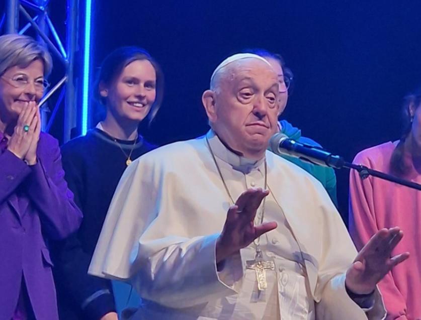 Paus Franciscus bracht een verrassingsbezoek aan het Hope Happening festival © otheo
