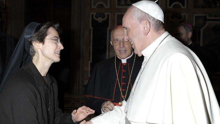 Zuster Petrini tijdens een ontmoeting met paus Franciscus © Vatican Media