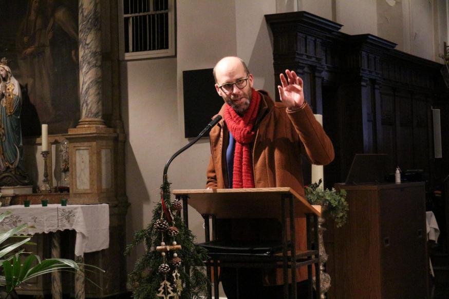 Pieter Van den Bossche met een toespraak op de Gudulaviering in Moorsel (HopParochie 2022) 