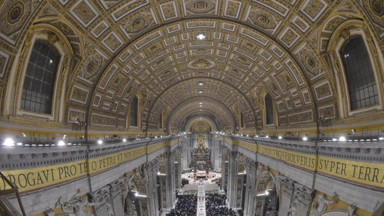 De Sint-Pietersbasiliek in Rome, met ledverlichting © Vatican Media