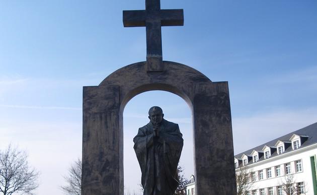 Het pausmonument in het Bretoense dorp Ploermel © Wikimedia