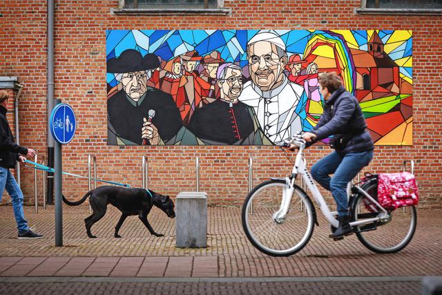 175 jaar parochie Onze-Lieve-Vrouw Geboorte in Lint gevierd met graffiti.  © Dirk Vertommen
