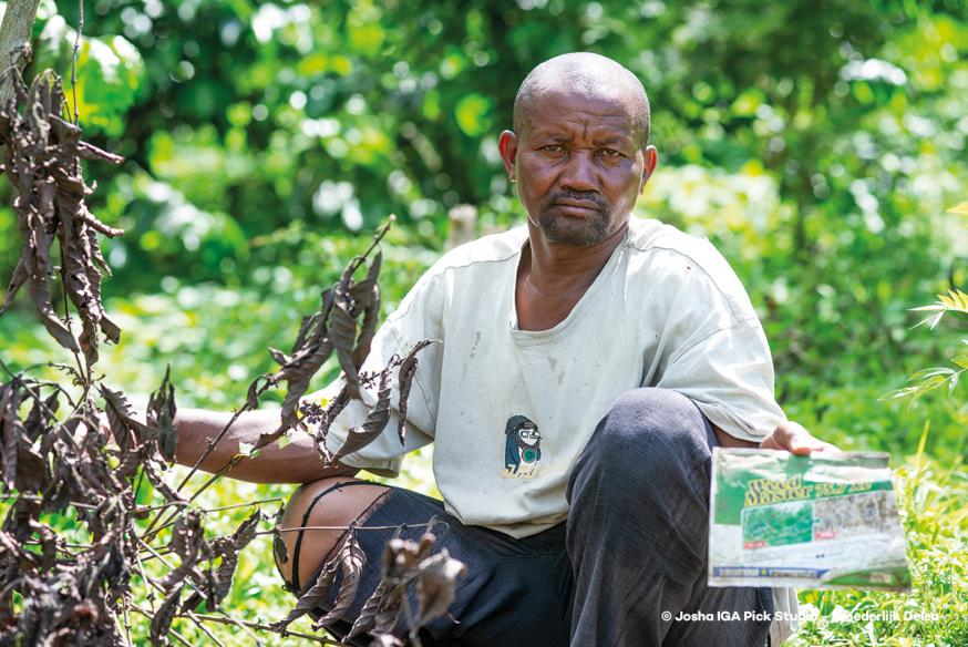 Patrick Mubangizi, koffieboer in Oeganda © Broederlijk Delen