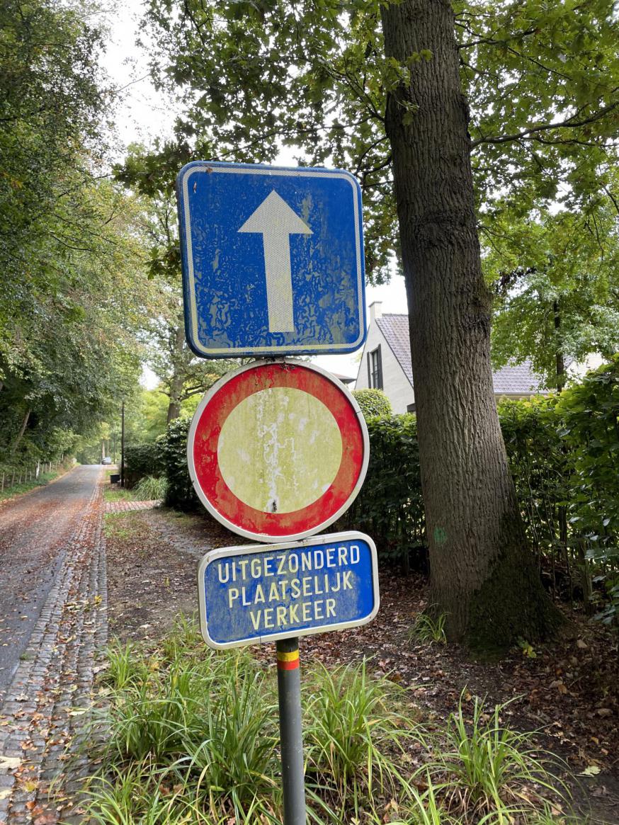 Rechtdoor of toch niet?  © jh