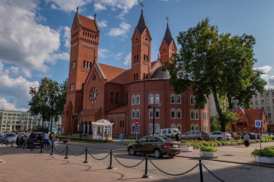 (De door de overheid gesloten) Rode Kerk in Minsk © Wikipedia