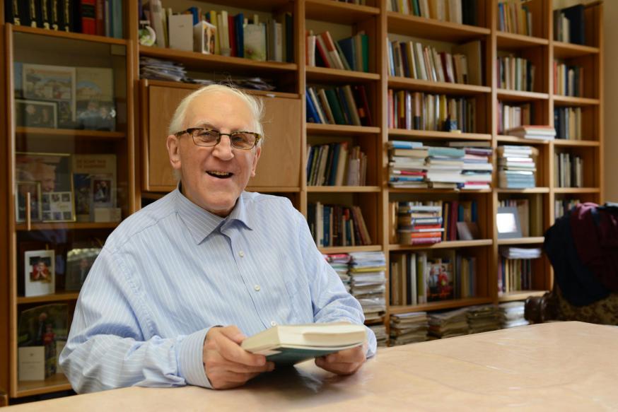 Roger Burggraeve: ‘Het goede schuilt in de liefde en het medelijden die gewone mensen in hun hart dragen voor alle leven’ © Luc Gordts Roger Burggraeve: ‘Het goede schuilt in de liefde en het medelijden die gewone mensen in hun hart dragen voor alle leven’ © Luc Gordts