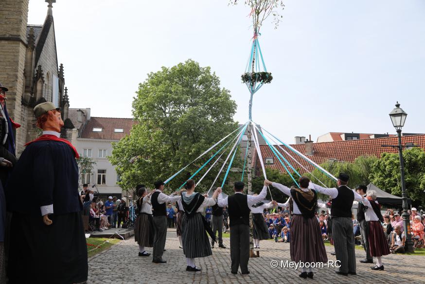 Meiboomplanting © Brusselse Gezellen van Sint-Laurentius : “Meyboom-RC”. 