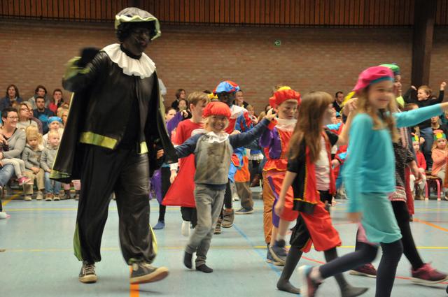 De pieten konden ook dansen © Foto's -  Luc Weemaes