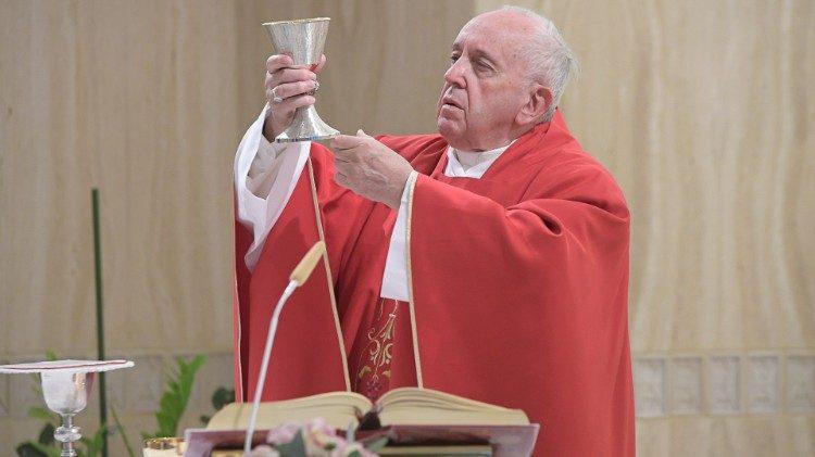 Paus Franciscus tijdens de ochtendeucharistie in de kapel van Sanctae Marthae © Vatican Media