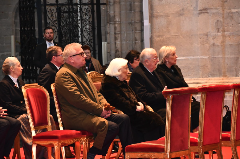 Prins Laurent, koningin Paola, koning Albert en prinses Astrid vertegenwoordigden de koninklijke familie. © Vicariaat Brussel