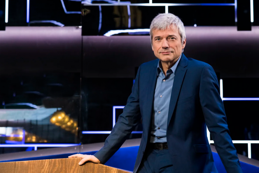 Jan Leyers leidt het debat in ‘Nachtwacht’. © Canvas Jan Leyers leidt het debat in ‘Nachtwacht’. © Canvas