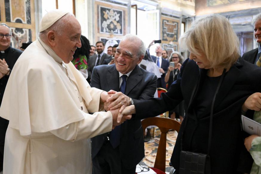 Martin Scorcese en zijn vrouw Helen Morris hadden zaterdag een ontmoeting met paus Franciscus © Martin Scorcese@twitter