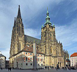 De Sint-Vituskathedraal was jarenlang de inzet van een strijd tussen Kerk en Staat © Wikipedia